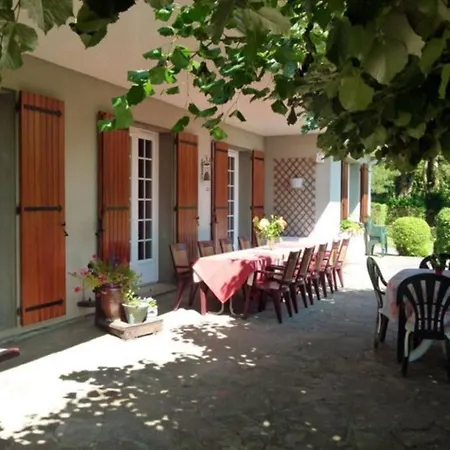 D'hotes Baudelys Bed & Breakfast